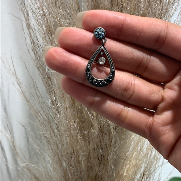 Turquoise colored embellished earrings - Picture 3 of 5